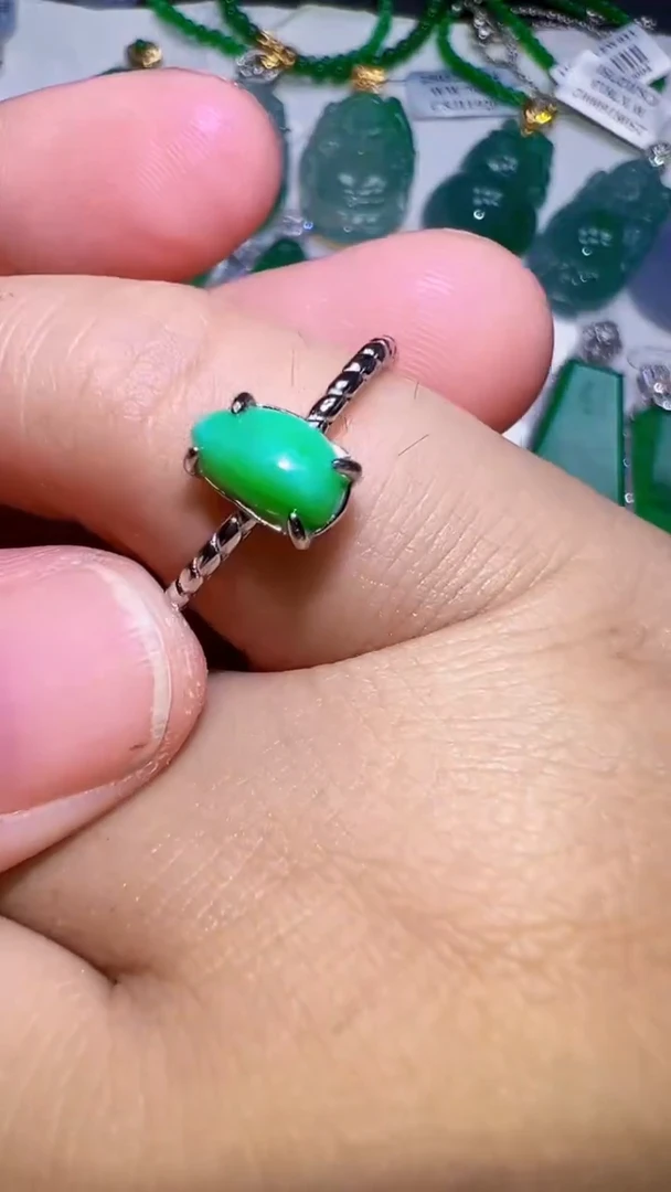 颈饰银S925镶嵌翡翠戒指