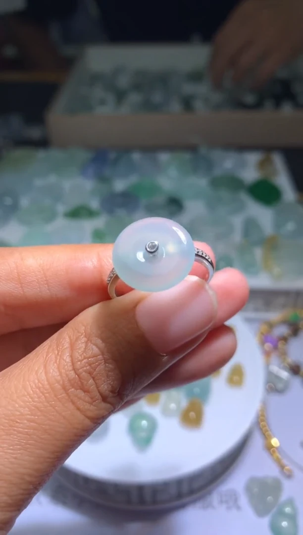 翡翠未镶嵌颈饰净货