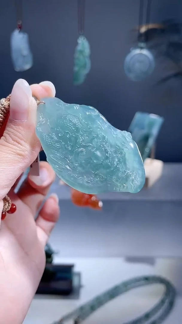 颈饰未镶嵌翡翠龙牌