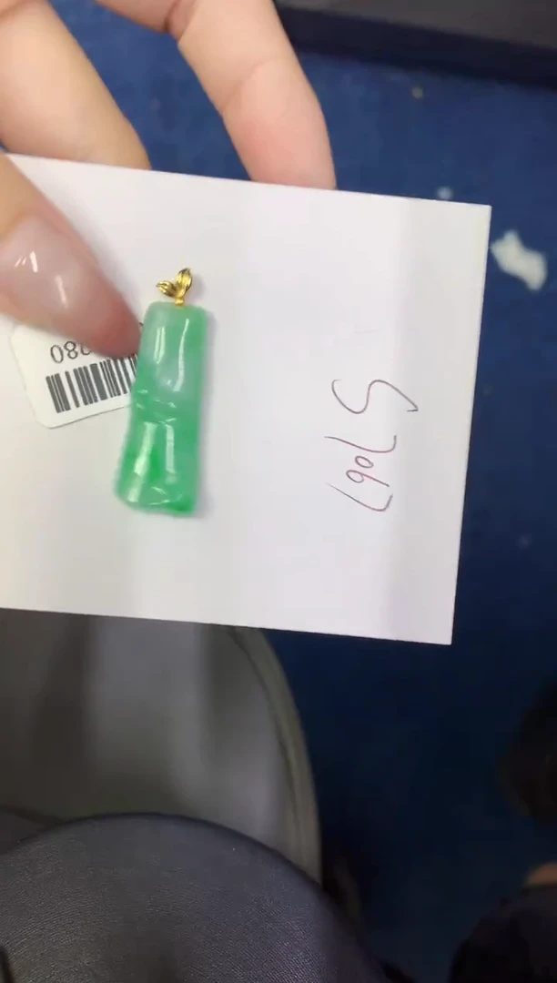 翡翠18K金镶嵌颈饰缅甸天然翡翠A货fg
