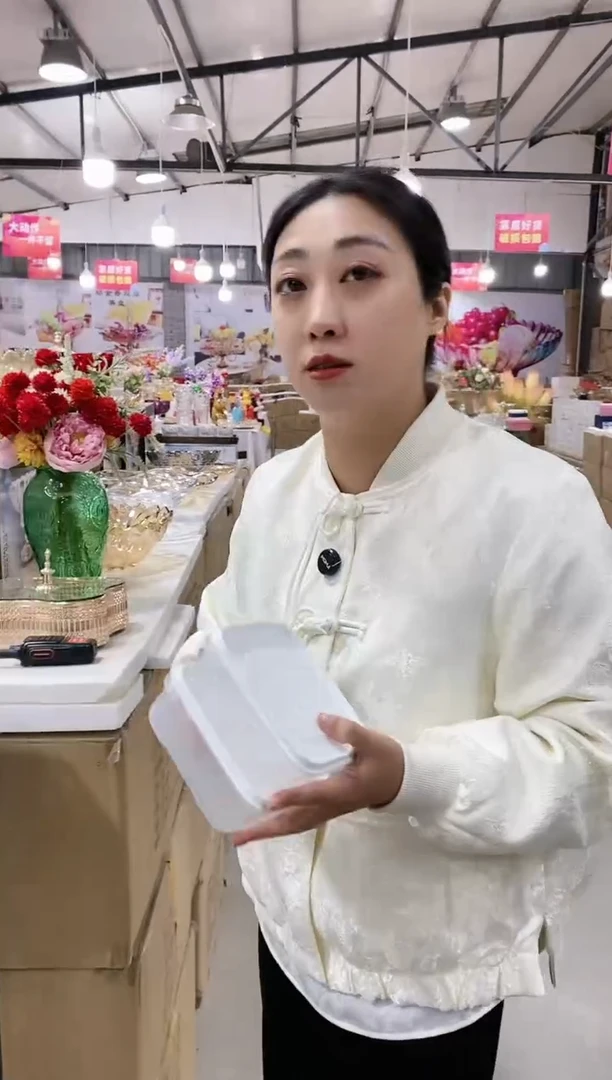 塑料密封盒两个...