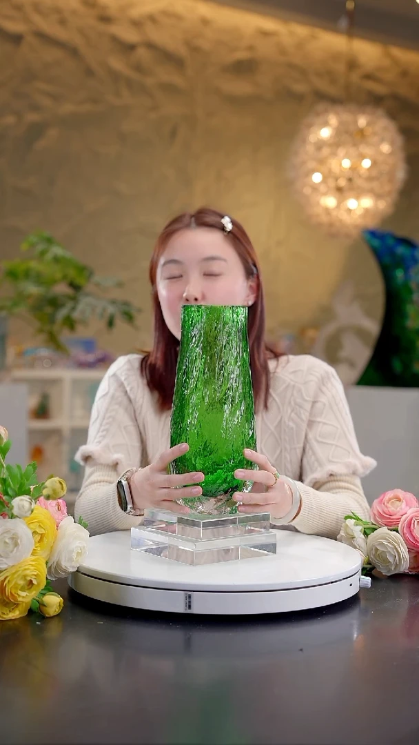 摆件祖母绿色树干纹花器