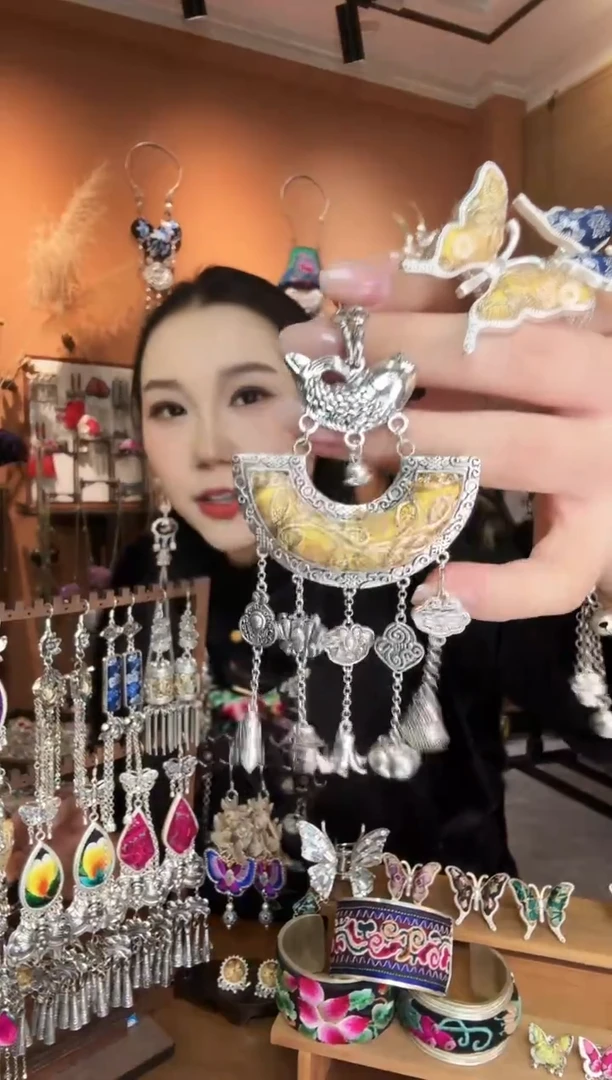 刺绣纯手工民族风吊坠