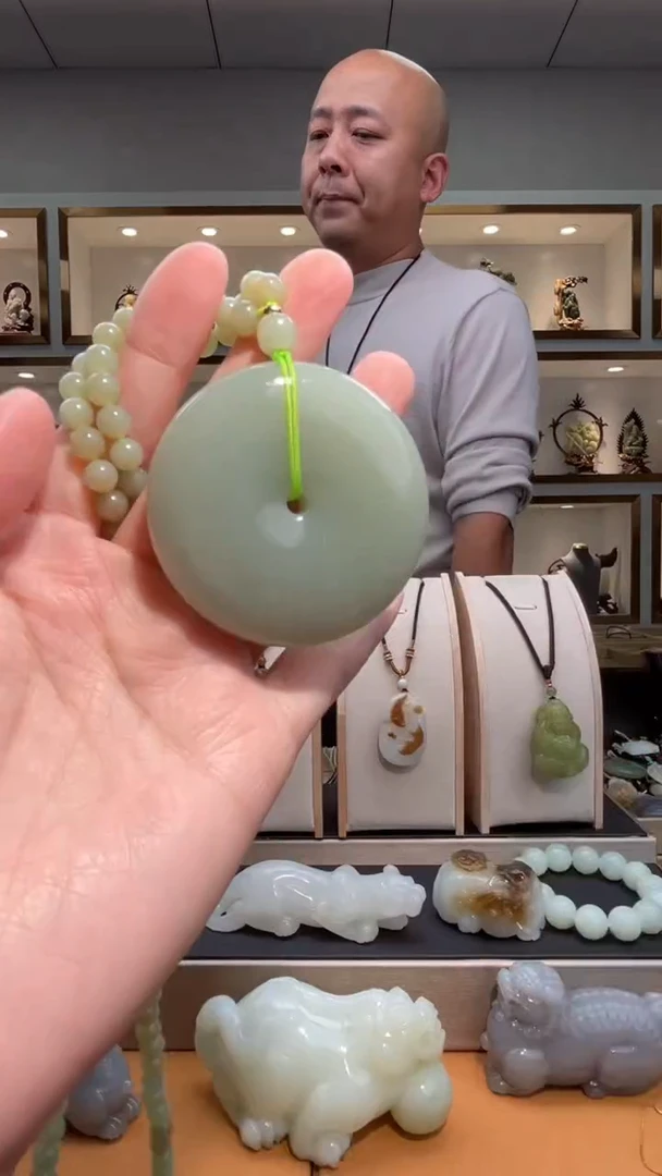 颈饰未镶嵌和田玉苏