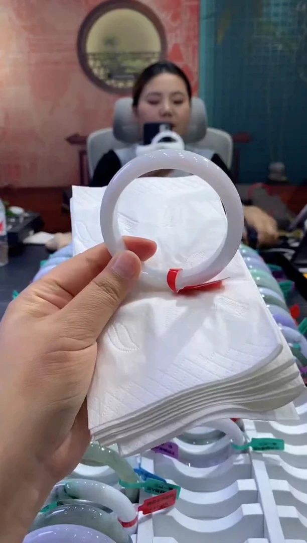 翡翠手镯未镶嵌多人007180