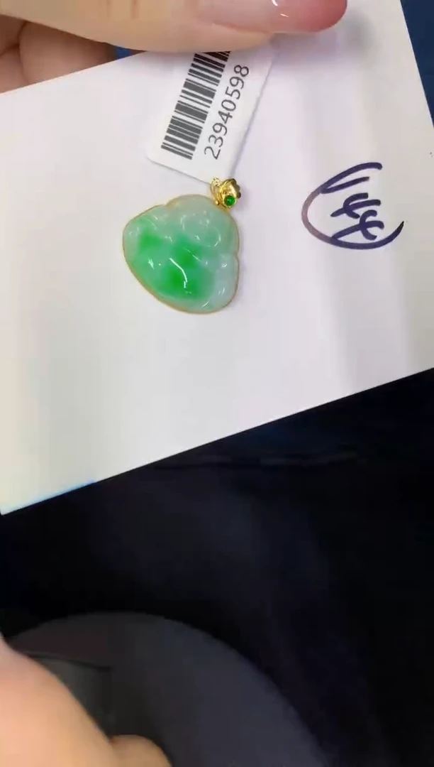 翡翠18K金镶嵌颈饰缅甸天然翡翠A货