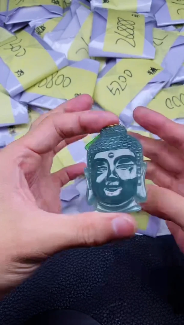 翡翠未镶嵌颈饰