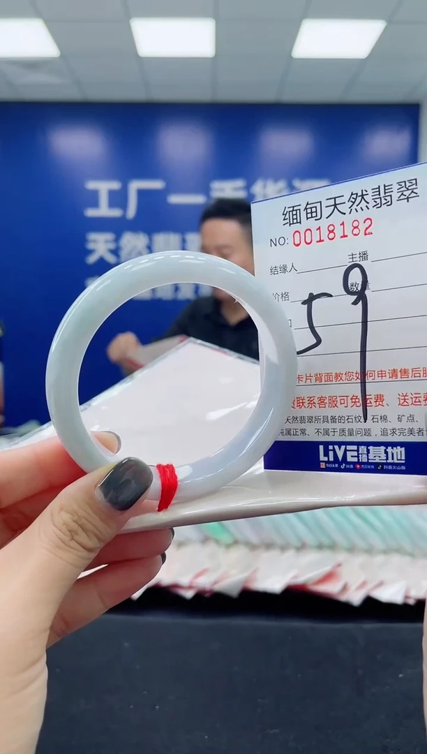 未镶嵌手镯翡翠天然翡翠手镯