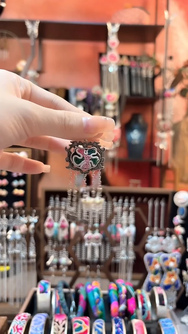 织绣云织谣民族风精美饰品   358**