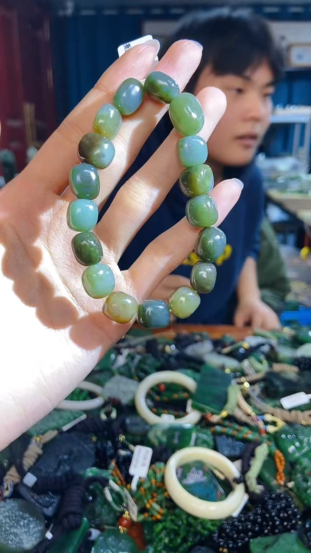 未镶嵌和田玉挂件1