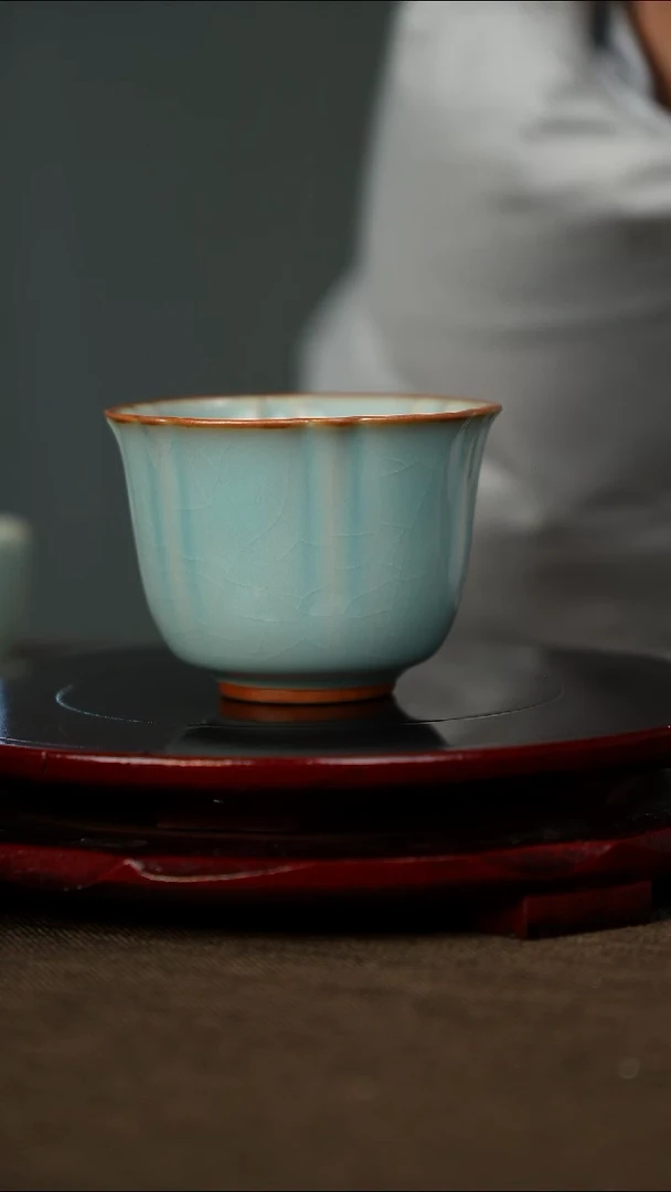 全品 湖水蓝 花口杯