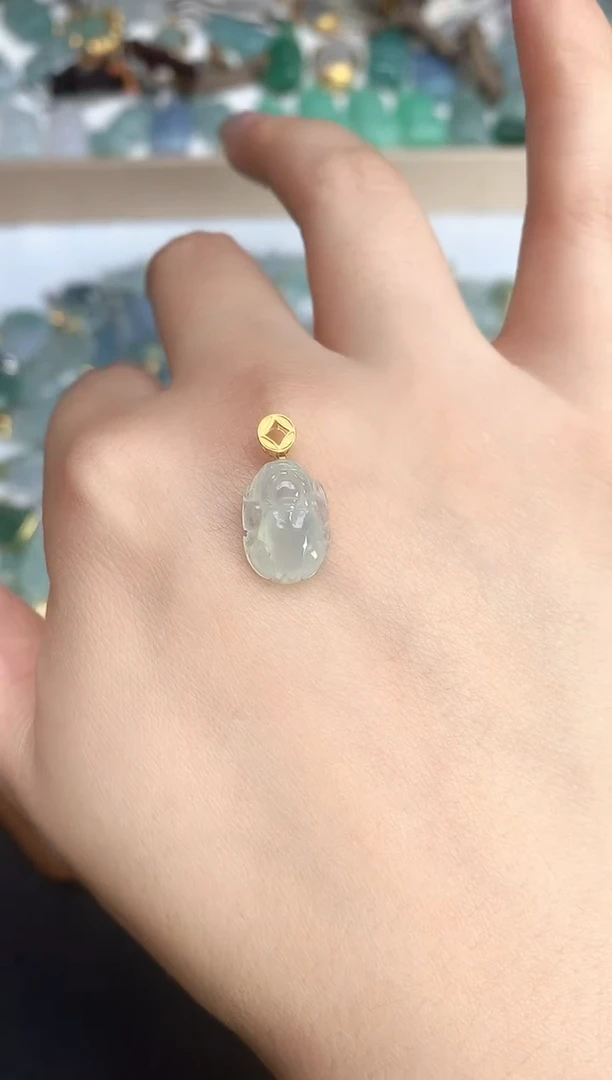 颈饰18K金镶嵌翡翠2025110701