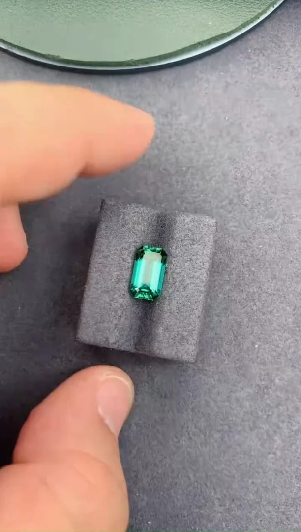 未镶嵌裸石碧玺2.6ct 拉贡碧玺