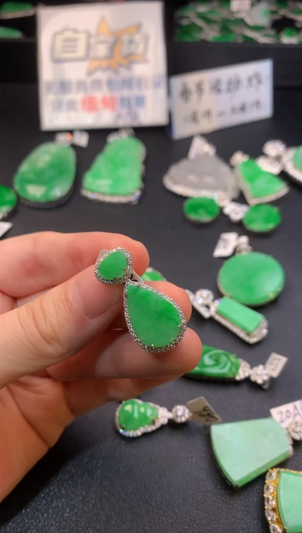 【闪购商品】翡翠颈饰银S925镶嵌翡翠