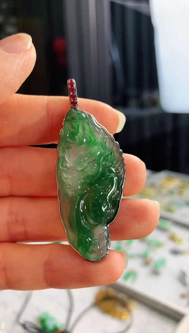 【闪购商品】翡翠吊坠(不含链)18K金镶嵌吊坠