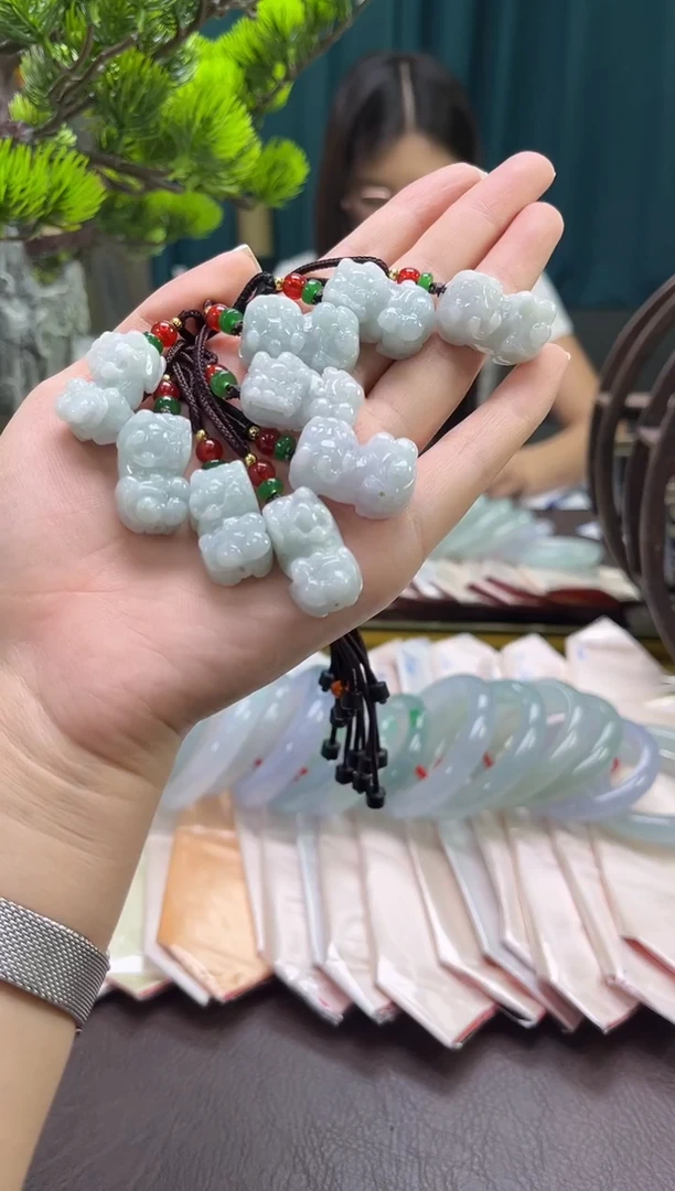 吊坠(赠链)未镶嵌翡翠多样性发货
