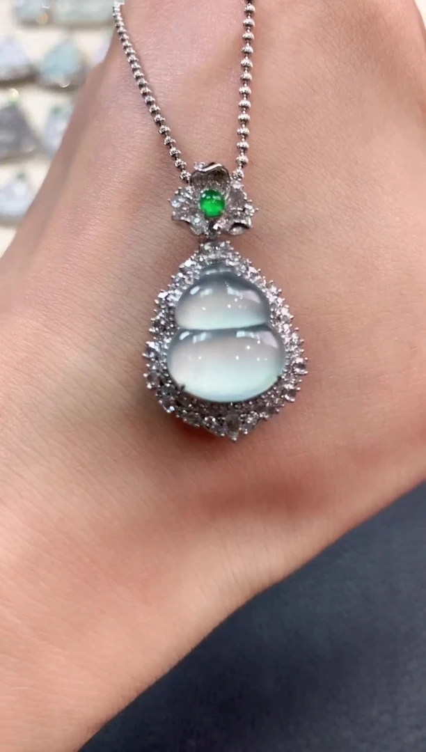 【闪购商品】翡翠吊坠(不含链)18K金镶嵌n30