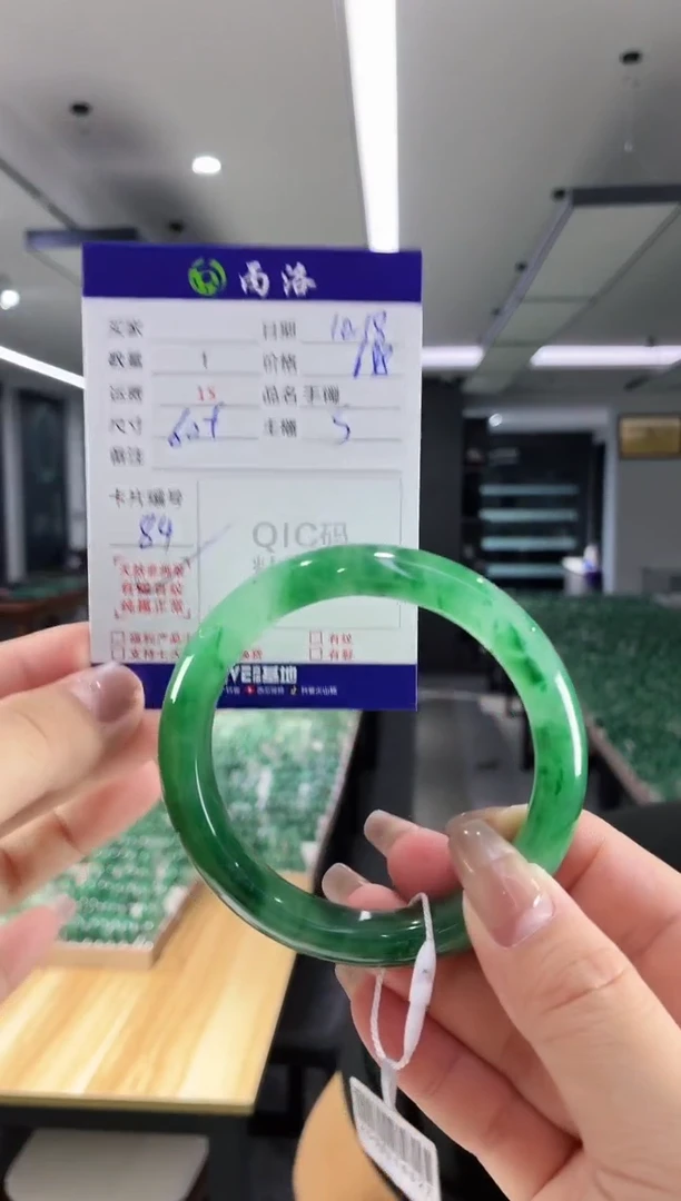 未镶嵌石英质玉手镯60+