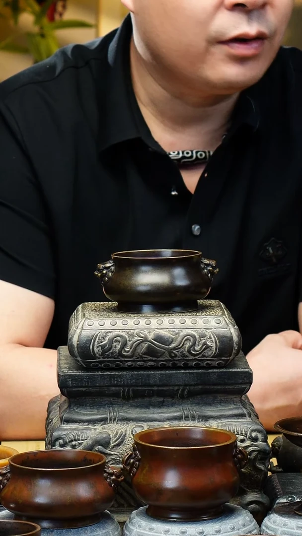 炉天下深腹狮耳炉