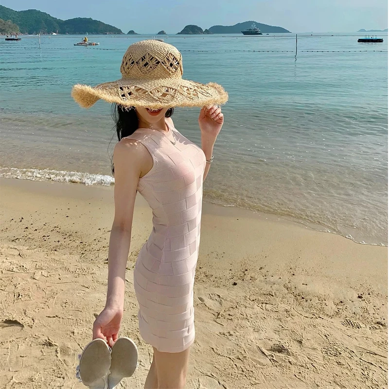 法式复古格纹圆领针织连衣裙女老钱风紧身背心裙修身显瘦包臀短裙