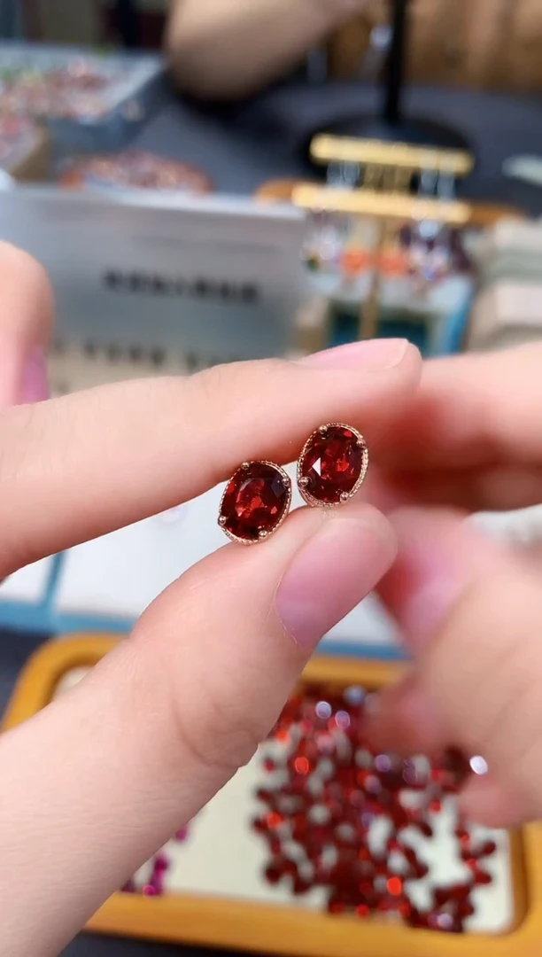 【闪购商品】石榴石耳钉银S925镶嵌天然