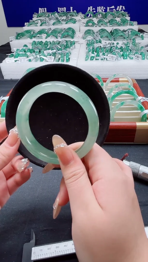 未镶嵌手镯石英质玉（非洲翠）圈口61