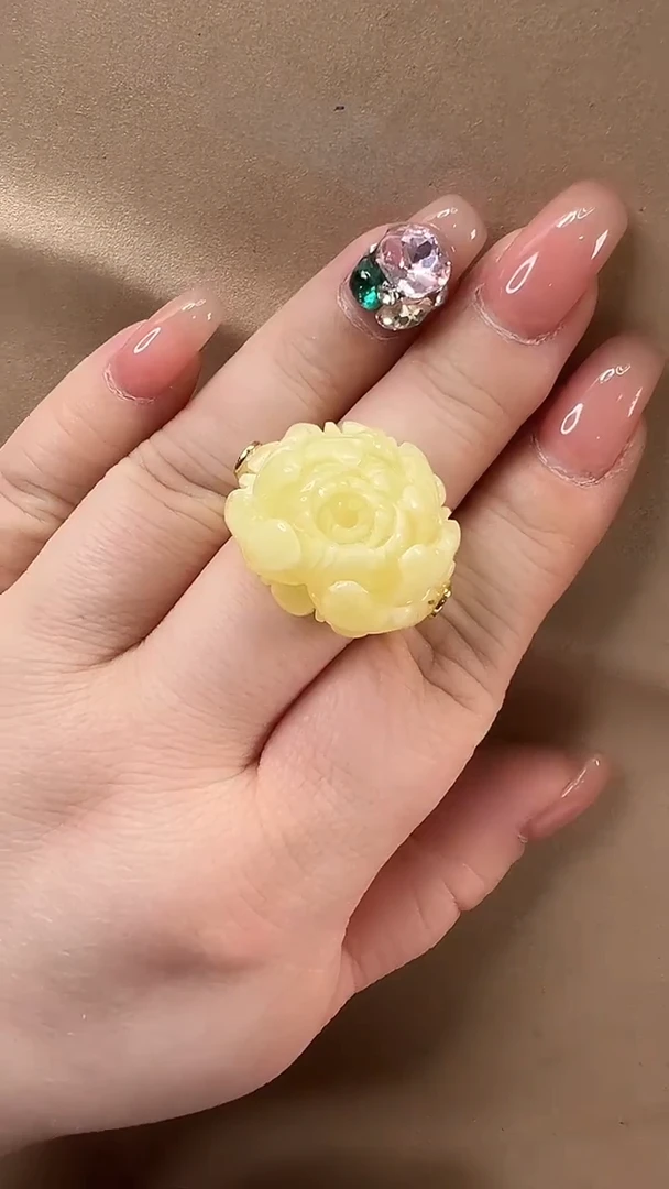 琥珀颈饰未镶嵌戒指