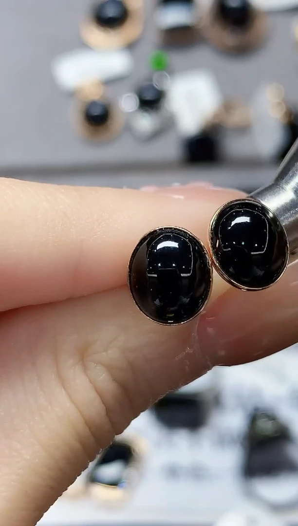 18K金镶嵌翡翠耳饰MN多样性发其一