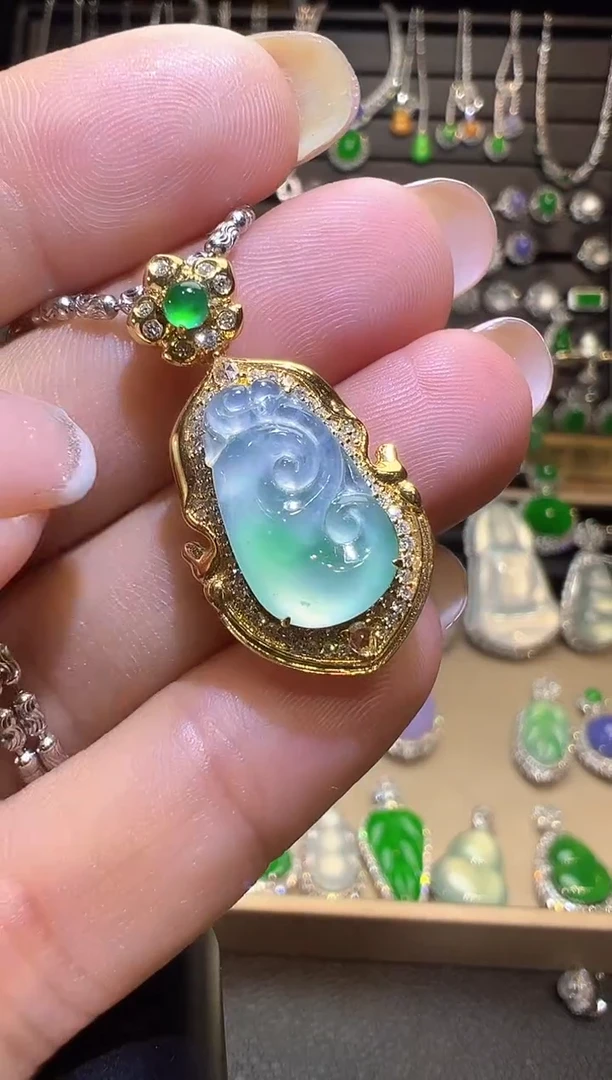 吊坠(不含链)18K金镶嵌翡翠如意