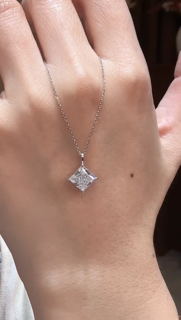 18K金镶嵌颈饰实验室培育钻石2卡公主方项链k白