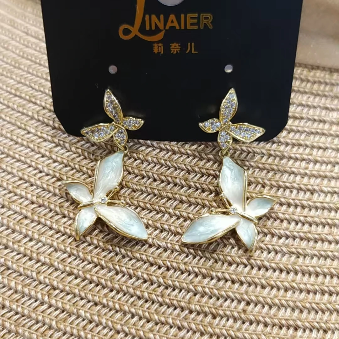 925银仿珍珠耳饰 浅金色日韩小蝴蝶拼色耳环优雅素款欧若智性风