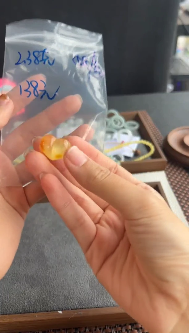 未镶嵌颈饰蜜蜡601买断2.38g