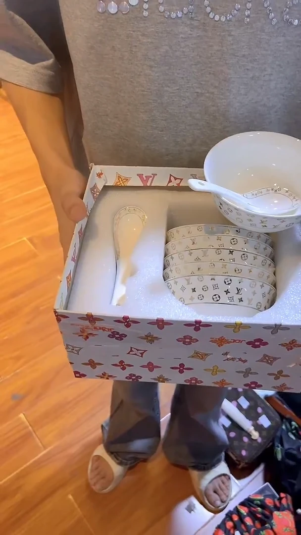 杯鸿辉家品牌瓷器,京东包邮!