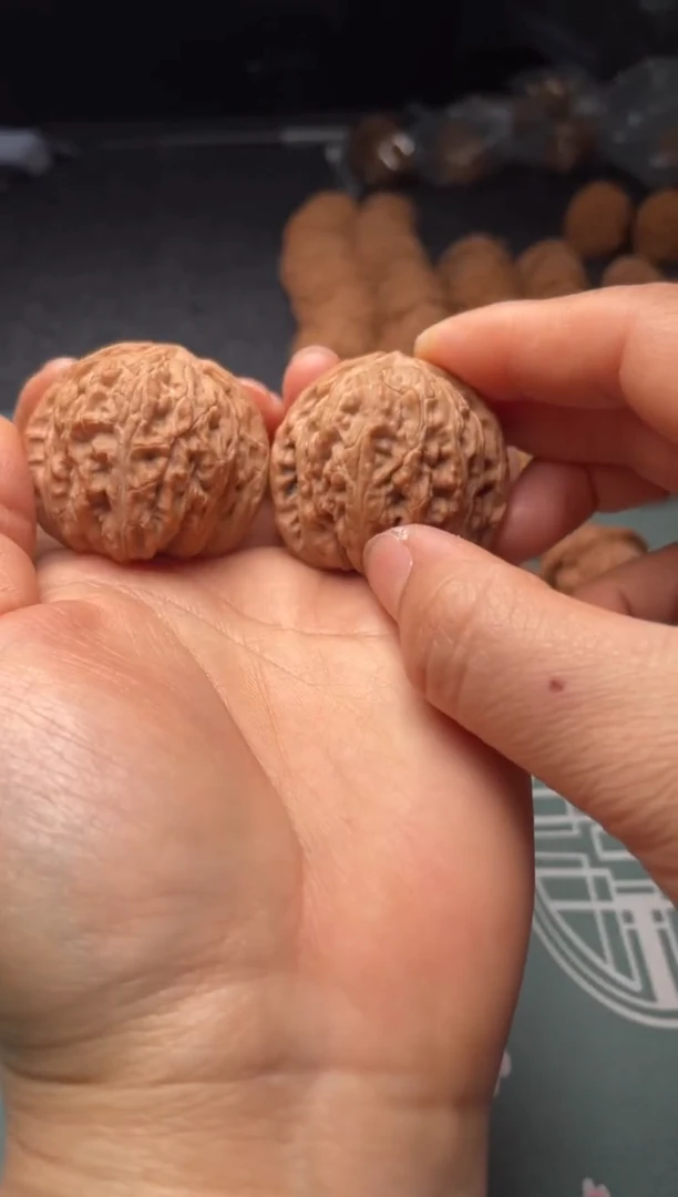 把件文玩核桃w127  绣球4 0尺