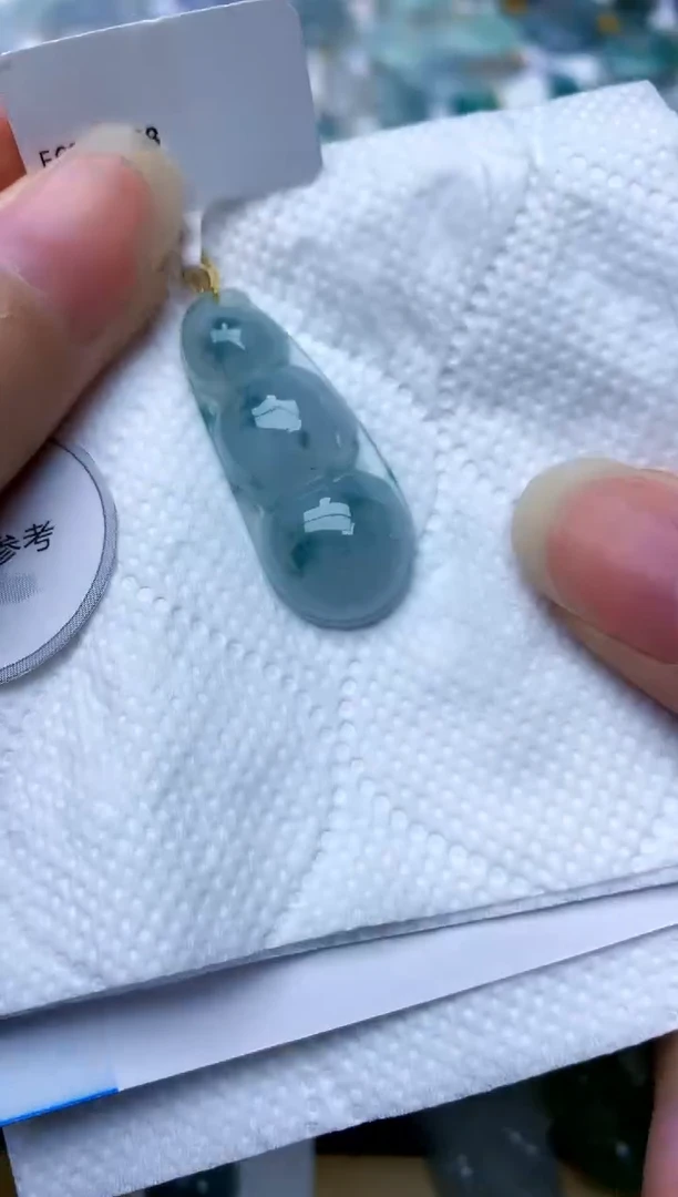 颈饰18K金镶嵌翡翠天然A货翡翠