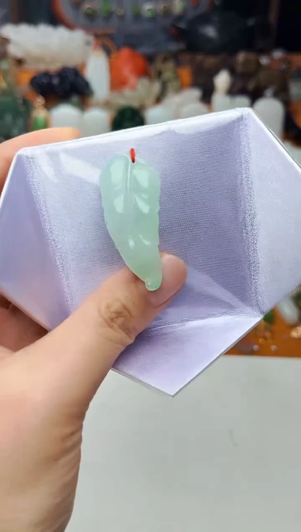 【闪购商品】翡翠颈饰未镶嵌叶子