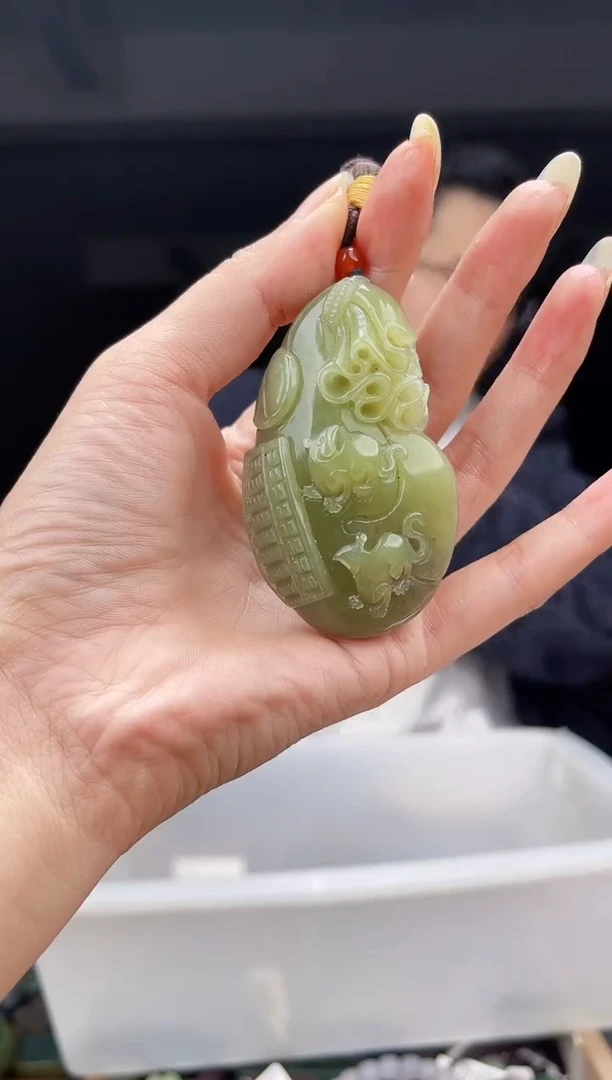 颈饰未镶嵌和田玉1