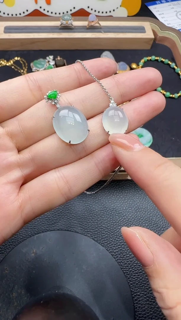 吊坠(不含链)18K金镶嵌翡翠勿拍