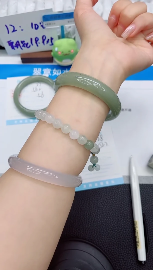 石英质玉手镯未镶嵌a28-56.7