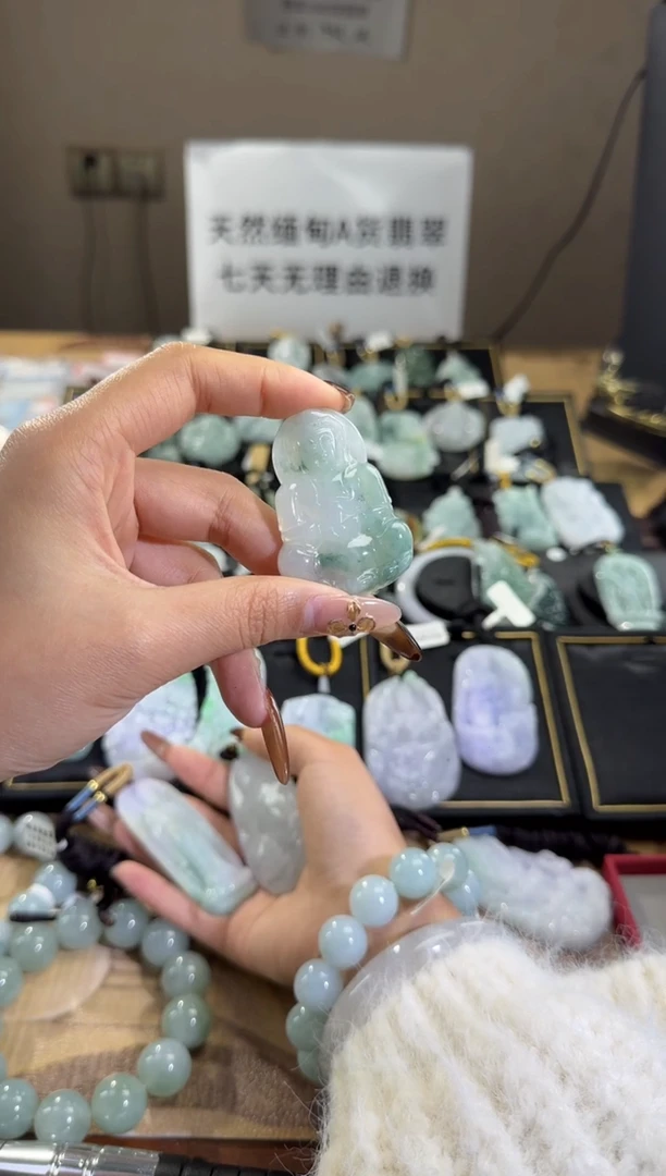 颈饰未镶嵌翡翠阿*天然缅甸a货糯种翡翠