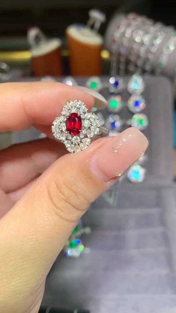 18K金镶嵌戒指红宝石1.25ct