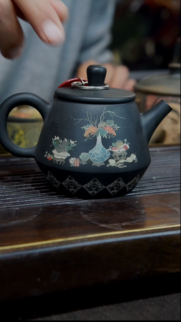 云南建水紫陶微瑕   全手工彩填壶076  160cc