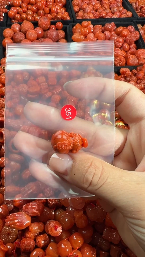 南红玛瑙未镶嵌颈饰1