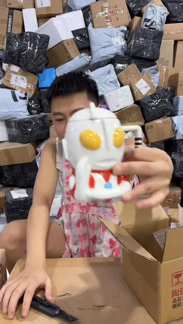 瓷片奥特曼带盖杯