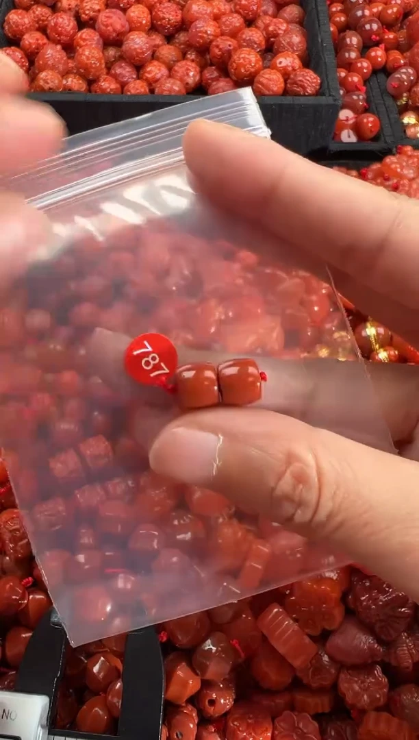 【闪购商品】南红玛瑙颈饰未镶嵌1