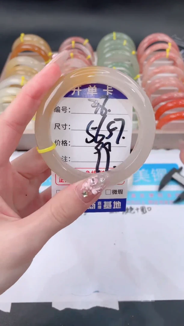 未镶嵌手镯石英质玉38