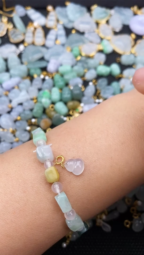 【闪购商品】翡翠颈饰18K金镶嵌葫芦