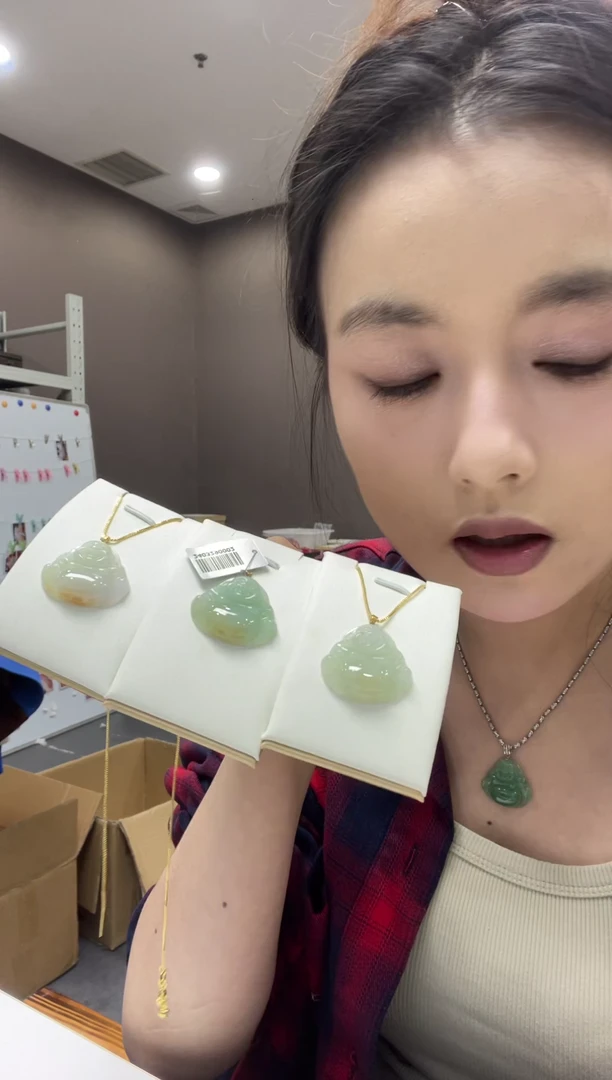 吊坠(不含链)18K金镶嵌翡翠天然缅甸A货翡翠多样性发其一