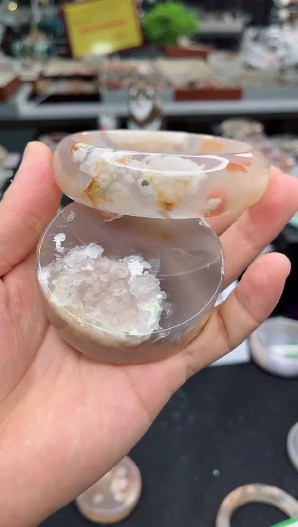 【闪购商品】石英质玉手镯未镶嵌68圈口（赠品镯心）313