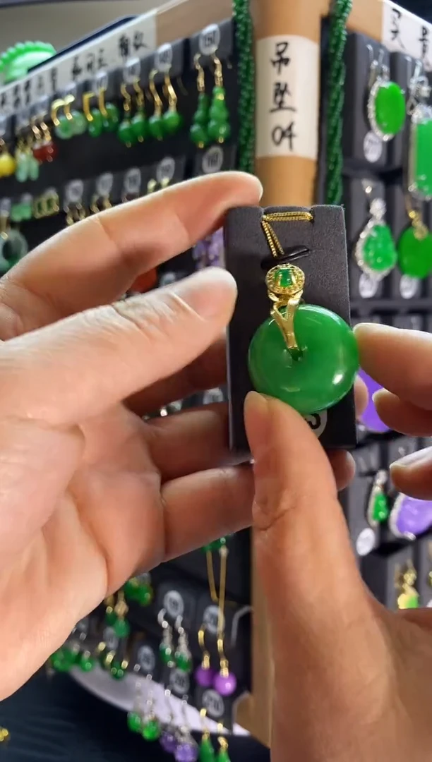 【闪购商品】翡翠耳饰银S925镶嵌243...